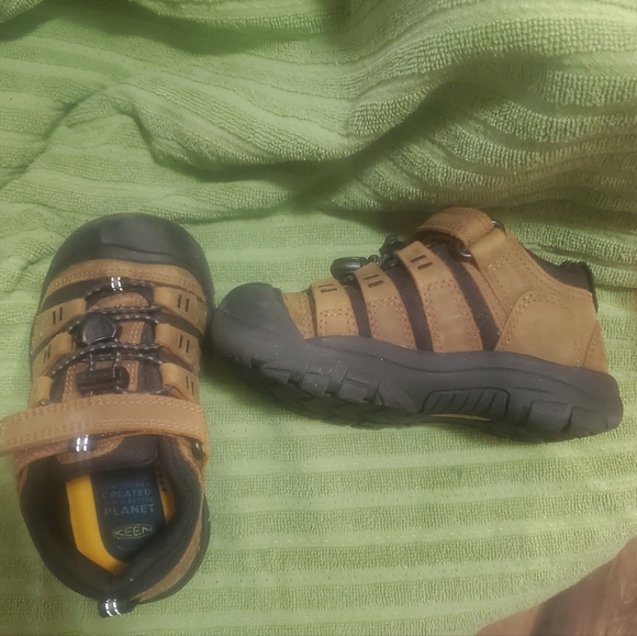 Keen toddler shoes sz 9 - Picture 3 of 4